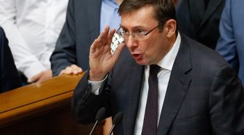 НАБУ зобов’язали порушити справу за підозрою Луценка в хабарі та службовому підробленні