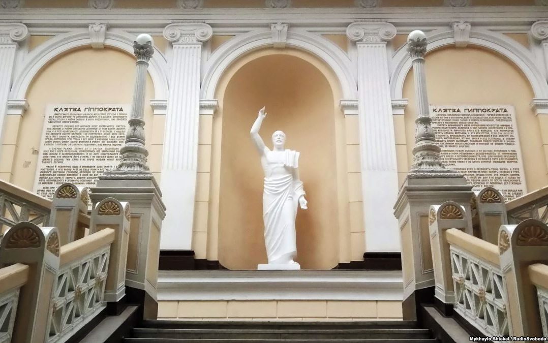 Скандал із захопленням медуніверситету: Кабмін розпорядився створити новий виш