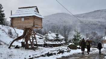 Лумшори: СПА по-українськи, або Оздоровчі купання взимку