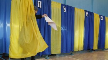 Новий рейтинг кандидатів: Зеленський та Порошенко набирають голоси, Тимошенко – третя