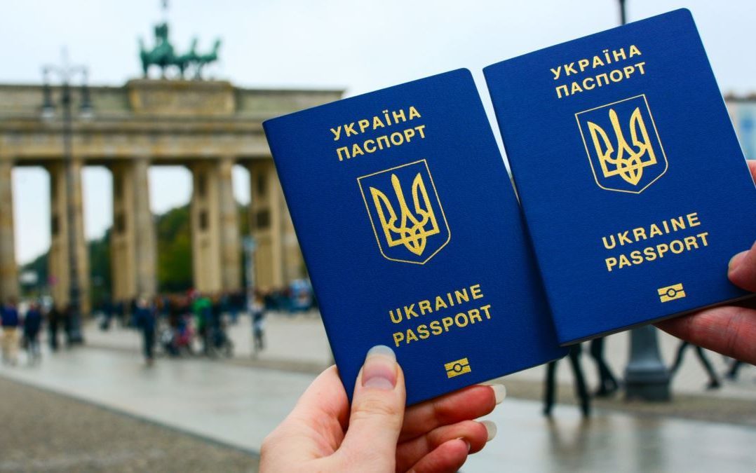 Плюс 14 безвізових країн: за 2018 рік Україна піднялася ще на три позиції в рейтингу паспортів світу
