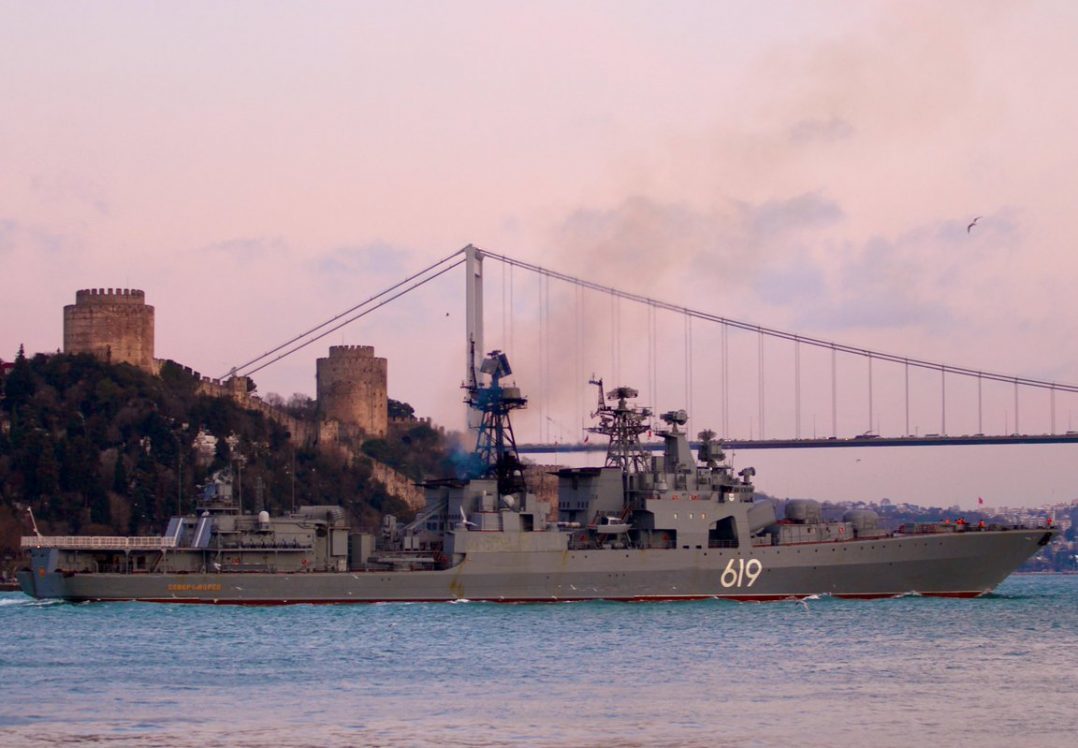Есмінець РФ та кораблі НАТО у Чорному морі: що це означає?