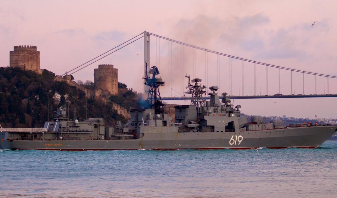 Есмінець РФ та кораблі НАТО у Чорному морі: що це означає?