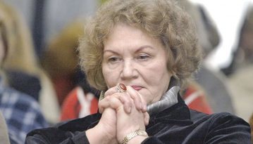 Про життя та власні принципи легендарної письменниці, сучасну літературу, переклади, Чорнобиль, мову та відсутність страху – зі слів самої Ліни Костенко у рубриці «Хто це...»