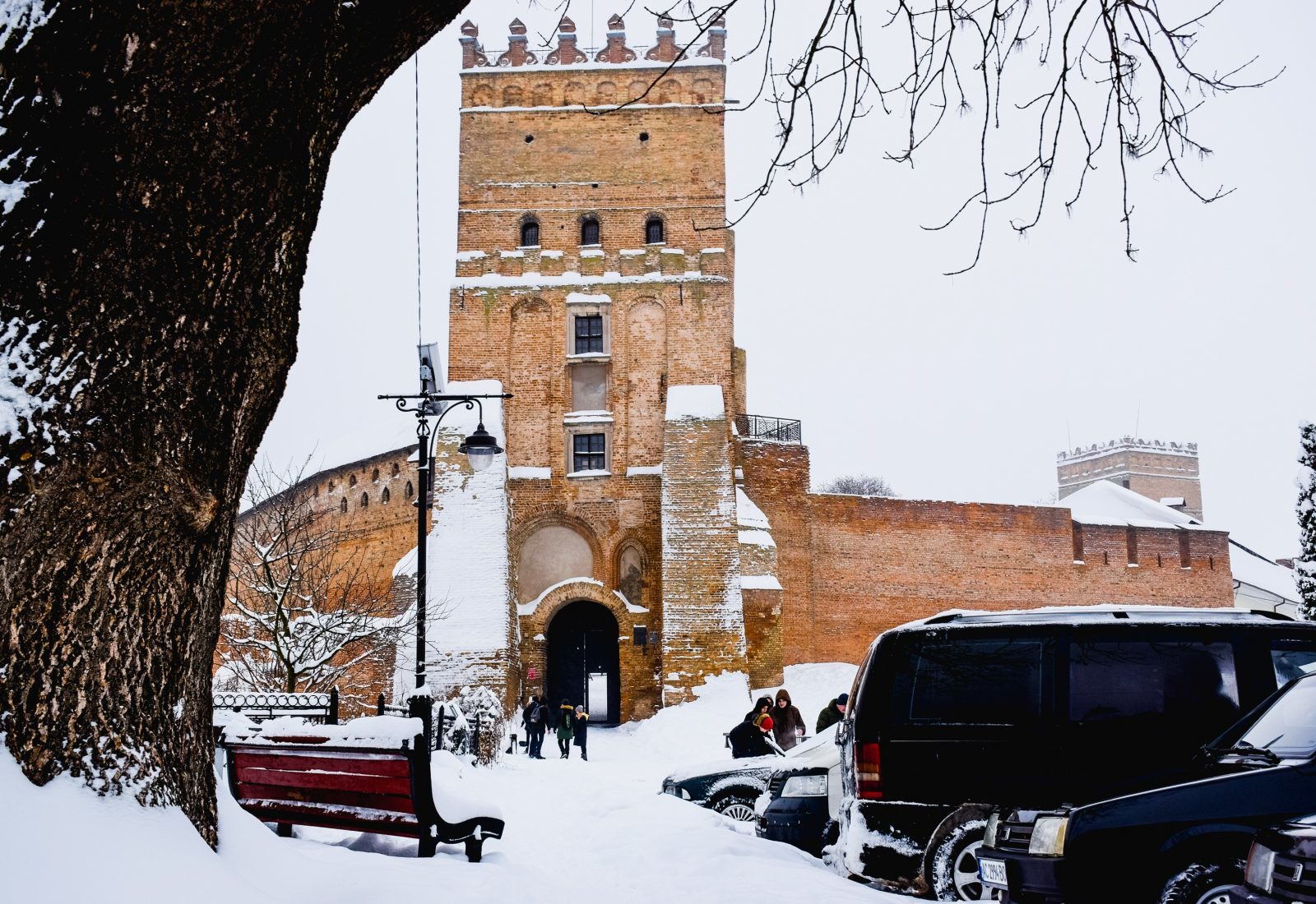 Корона під снігом. Зимові історії Луцького замку