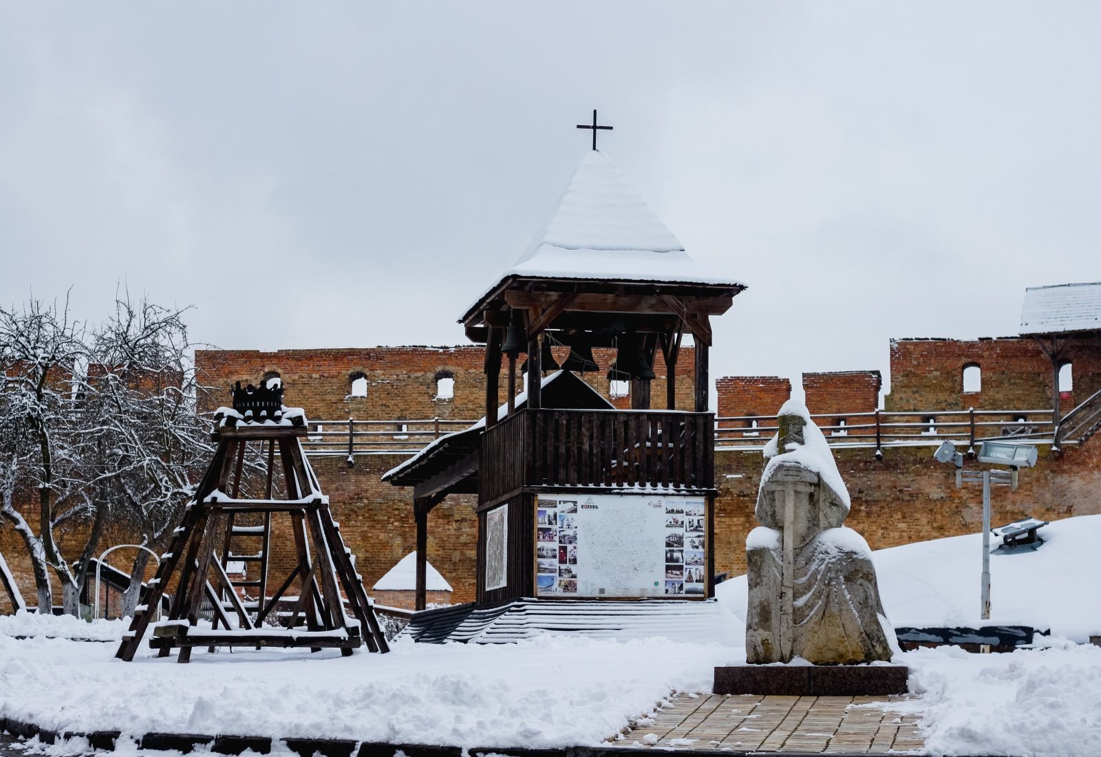 Корона під снігом. Зимові історії Луцького замку