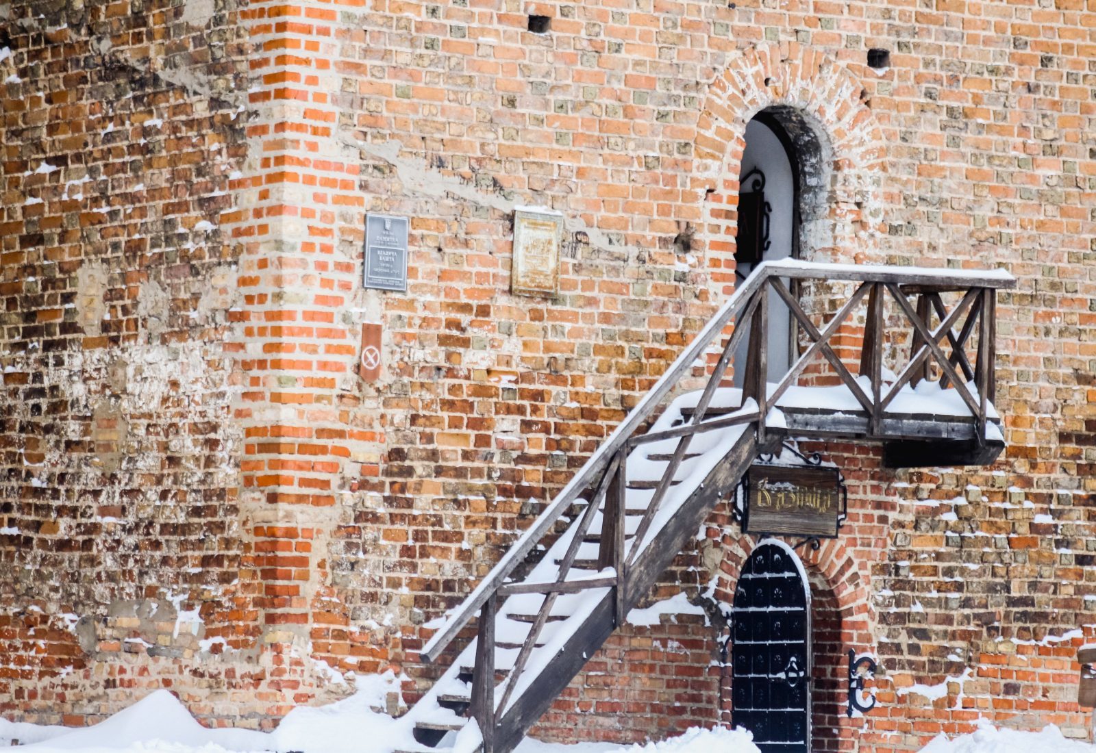 Корона під снігом. Зимові історії Луцького замку