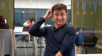 Квартири в Києві та Британії, компанія в Белізі та 7 млн грн доходу – Зеленський подав декларацію