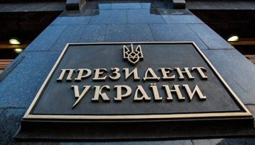 Президентська пришвидшує ходу. Від яскравого шоу до загрози громадянського конфлікту