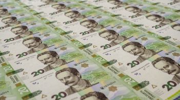 Мінфін спрогнозував середню зарплату українців до 2021 року