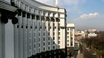 Уряд частково розблокував роботу МОЗ