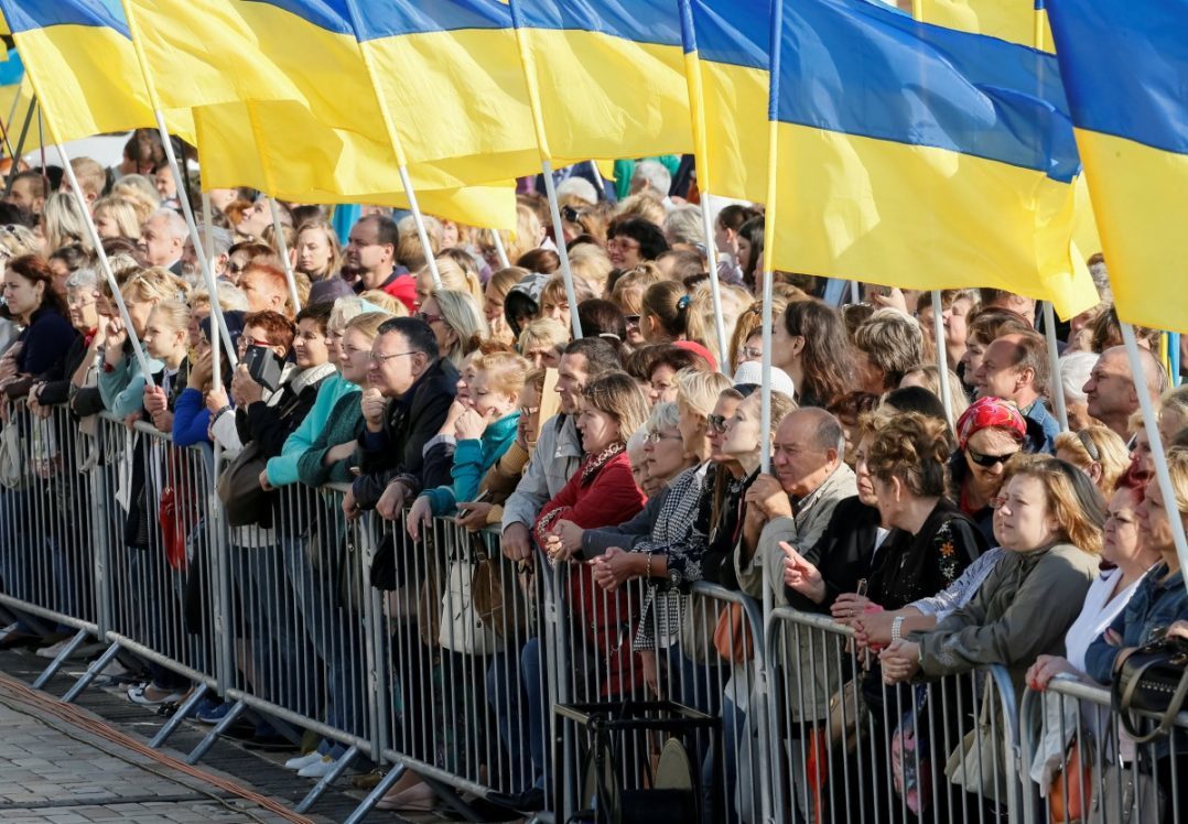 Майже 70 % українців готові піти на компроміс із Росією заради миру на Донбасі – опитування