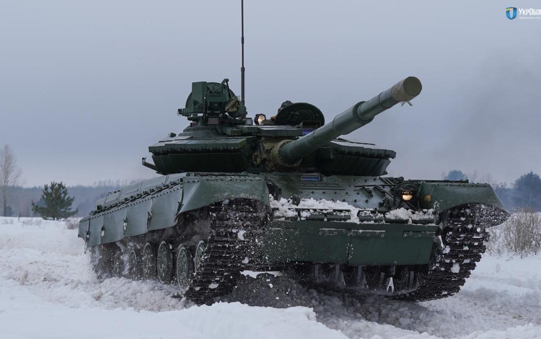 Українські військові отримали понад сотню модернізованих танків Т-64