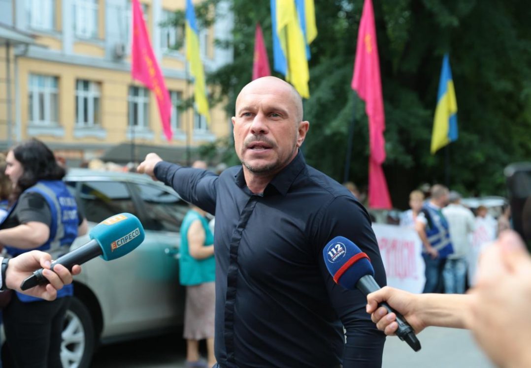 Кива, Вілкул, Новинський та Шарій: хто встав на захист поліцейського, підозрюваного у побитті активіста?