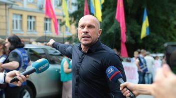 Кива, Вілкул, Новинський та Шарій: хто встав на захист поліцейського, підозрюваного у побитті активіста?