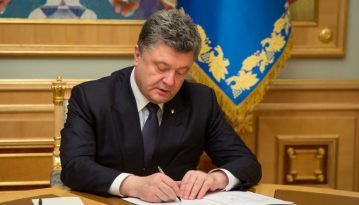 Порошенко підписав закон про заборону російських спостерігачів на виборах