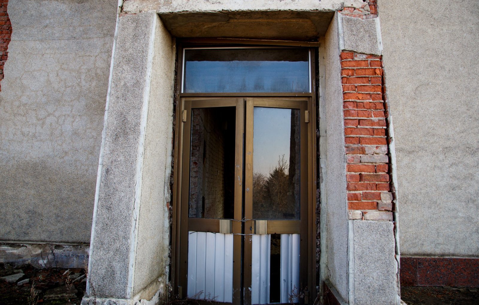 Життя та сміття: мертве летовище під Луцьком