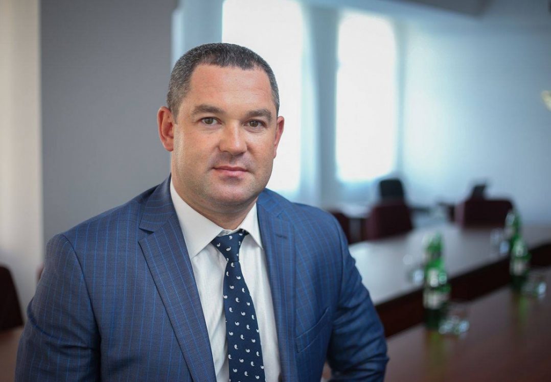 З Продана зняли електронний браслет та дозволили виїзд за кордон