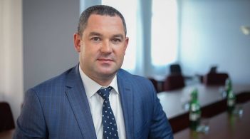 З Продана зняли електронний браслет та дозволили виїзд за кордон