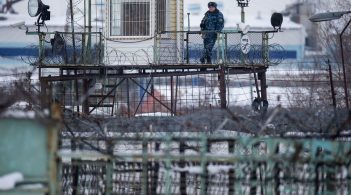 Українських бранців Кремля примушують співати гімн Росії, а лікувати їх не бажають