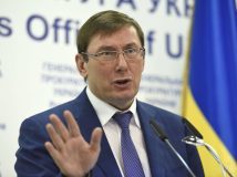 Луценко підтвердив, що деталі для армії завозять контрабандою з Росії