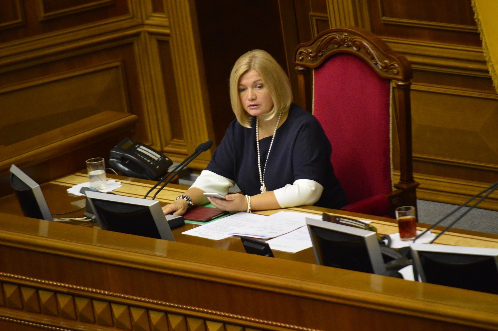 Ірина Геращенко: "Політикам треба менше сидіти в соцмережах і більше читати книжок".