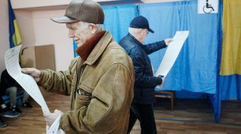 Результати екзит-полу по регіонах: на Заході лідирує Порошенко, Центр, Південь та Схід – за Зеленського