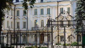 Верховний суд не визнав робочі поїздки Порошенка агітацією