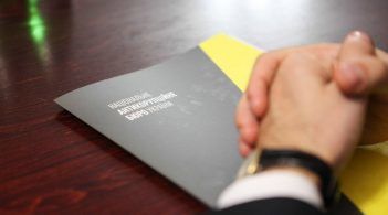 Державне бюро розслідувань викликало журналістів проекту Bihus.info в межах розслідування розкрадань в оборонній сфері