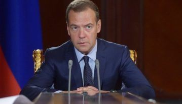 Медведєв заявив, що Росія буде відкрита до діалогу з «новим керівництвом України»