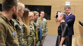 В Брюсселі показали документальну стрічку «Невидимий батальйон» про українських жінок на війні
