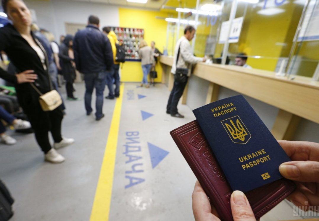 Ukrainian foreign passports have issued more than 140 thousand Crimeans