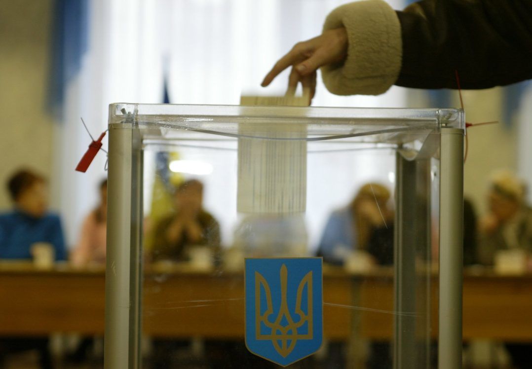 Явка виборців складає 16,08 %, найактивніше голосують у Кіровоградській області, найменше – у Закарпатській
