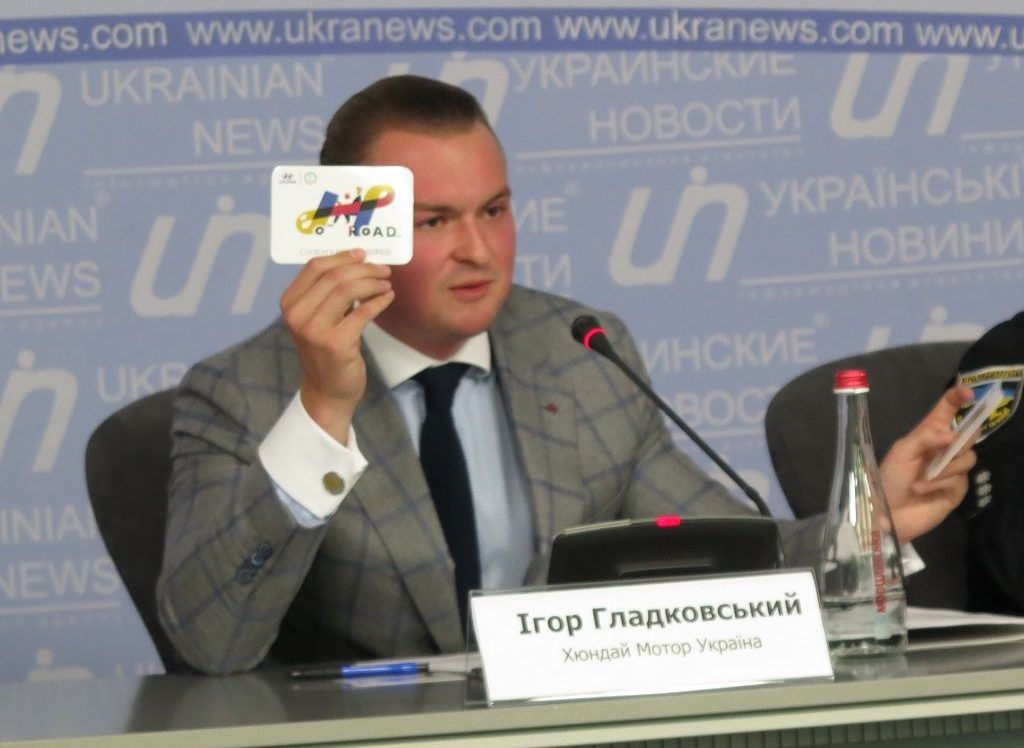 Гладковський-молодший погрожує назвати прізвища людей, які злили переписку