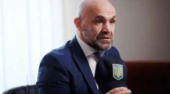 Із Мангера зняли електронний браслет і повернули закордонний паспорт – адвокат
