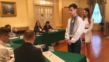 Українці почали голосувати у США: вибори у Вашингтоні "відкрила" молодь