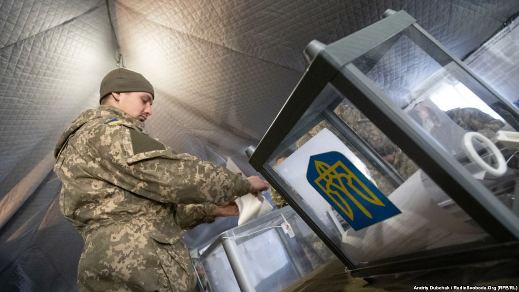 Захисники з передової також голосують: працює 79 спеціальних дільниць