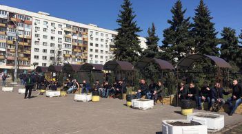 Біля ЦВК збираються групи невідомих "для охорони порядку»