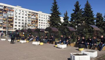 Біля ЦВК збираються групи невідомих "для охорони порядку»