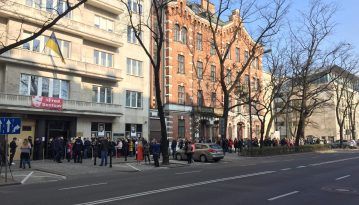 У Варшаві продовжили голосування після закриття дільниці: дуже багато людей