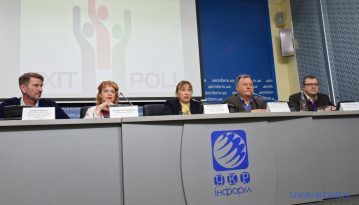 Зеленський перемагає у першому турі, на другому місці Порошенко – національний екзит-пол