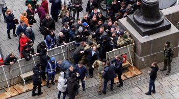 "Я людей не б’ю, я людей люблю": як Ляшко штурмував Кабмін