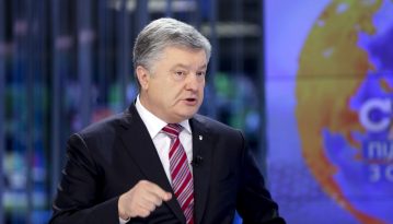 Порошенко прийшов на «1+1» та запросив Зеленського прийти на дебати. Кандидати посварилися телефоном