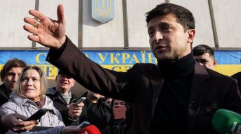 Zelensky ahead of Poroshenko by 47 % – poll