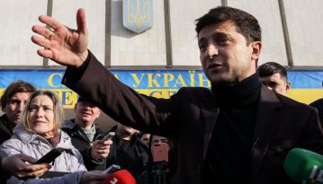 Зеленський випереджає Порошенка на 47 % – опитування