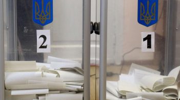 МВС: до поліції надійшло вже 179 заяв про порушення під час виборів