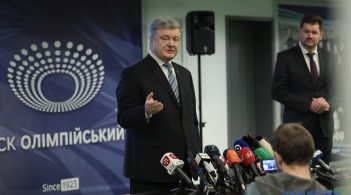 Poroshenko came to give analysts to international experts