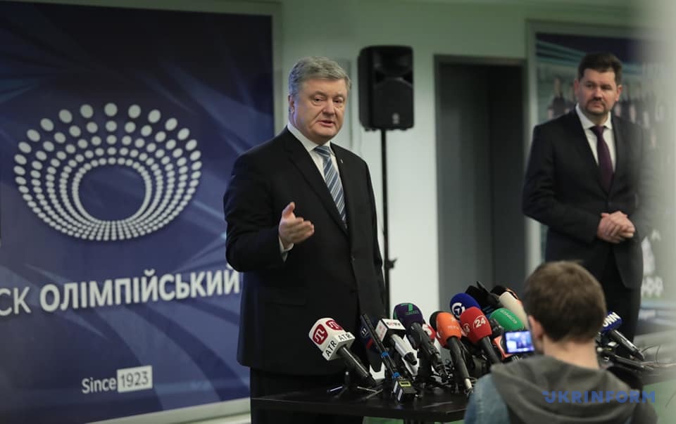 Порошенко приїхав здавати аналізи для міжнародних експертів