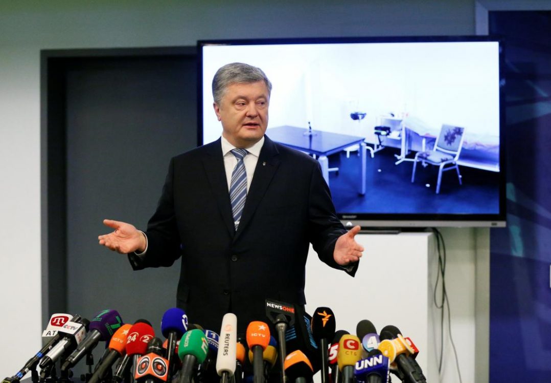 Порошенко приїде на "Олімпійський" здавати аналізи VADA