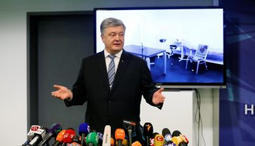 Порошенко приїде на "Олімпійський" здавати аналізи VADA